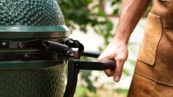 Big Green Egg Large – met intEGGrated onderstel, acacia zijplankjes en hoes