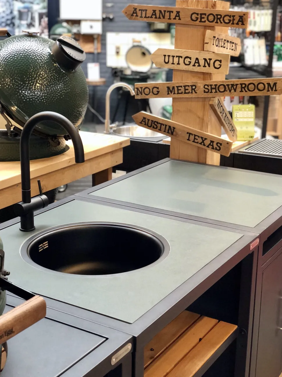 Dekton natuursteen wasbak insert antraciet – Modular Outdoor Workspace – Big Green Egg